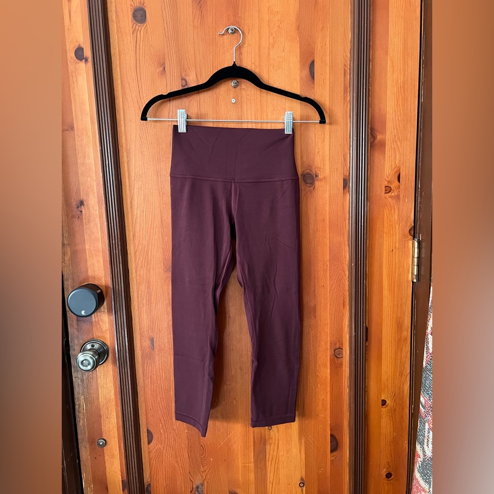 Lululemon size 6 cropped leggings, burgundy